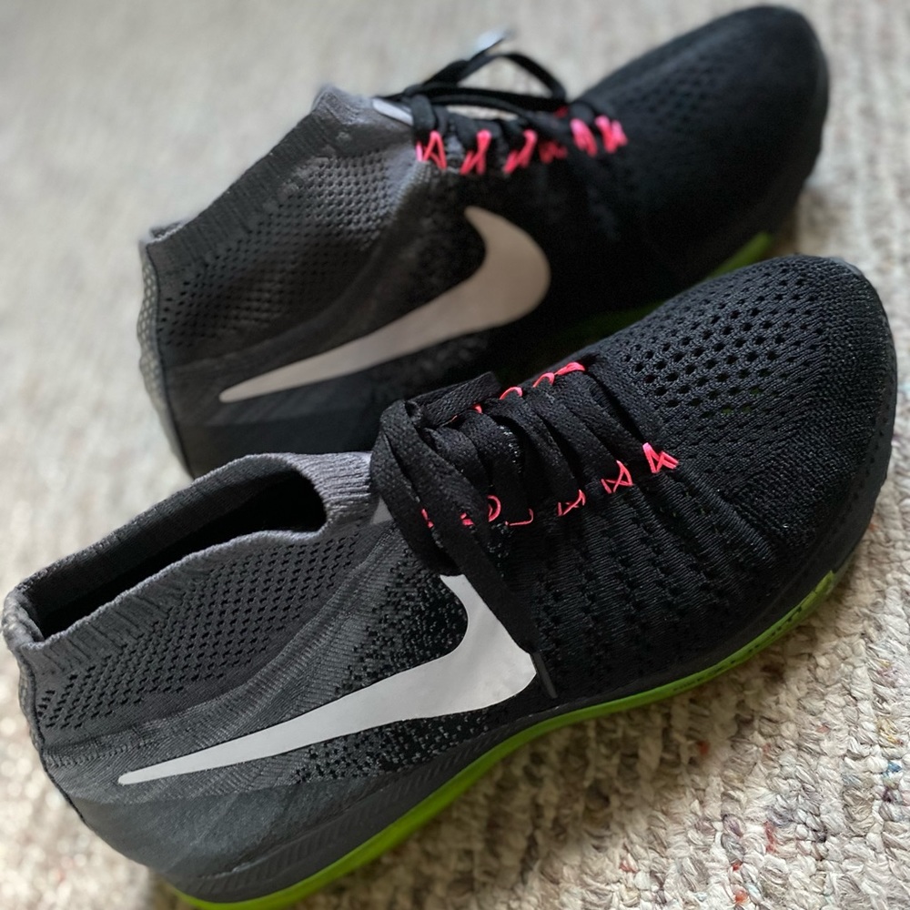 BRAND NEW! Women’s size 9 Nike shoes.